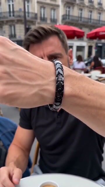 Bracciale da uomo e da donna in ceramica con finitura lucida e magneti video