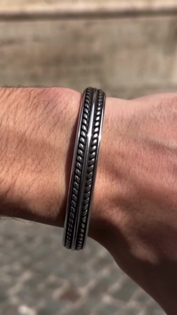 Bracelet jonc en acier inoxydable à motifs torsadés – Ajustable et mixte video