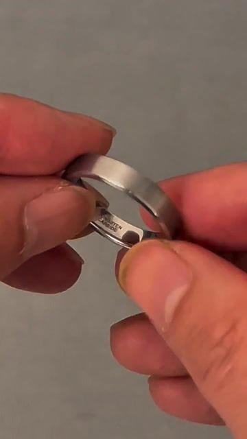 Bague mariage personnalisee alliance tungstene brossee or rose video