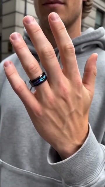 Anillo de boda para hombre de titanio negro 8mm con nácar abulón – elegancia natural y moderna video