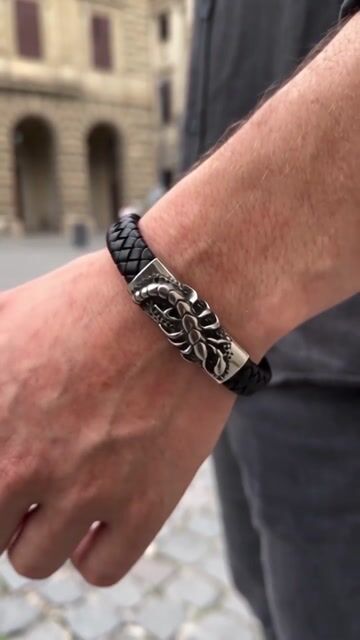 Bracelet homme cuir tresse zodiaque scorpion fermoir acier video