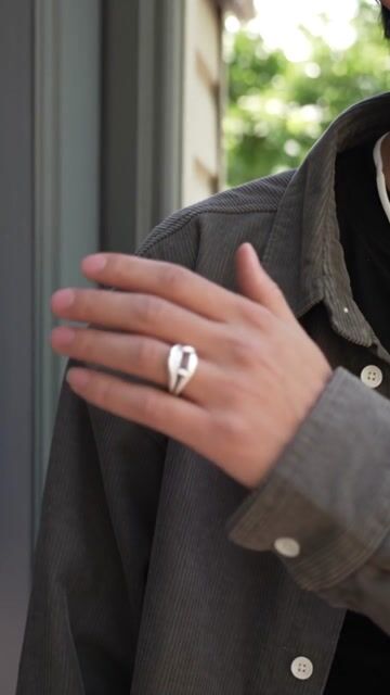 Bague argent homme chevaliere bouche de vampire video