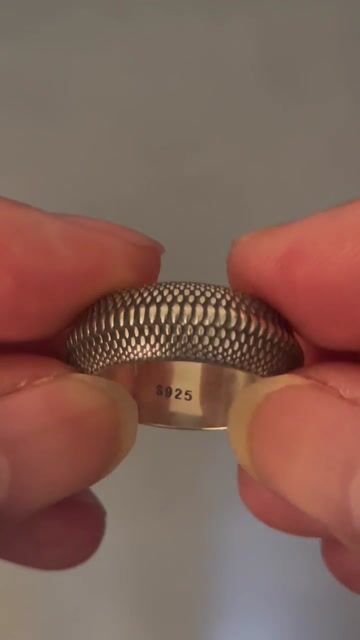 Bague argent ouverte homme motif écailles dragon video