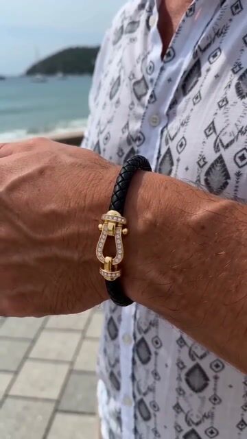 bracciale in pelle con chiusura a grillo marino in acciaio video