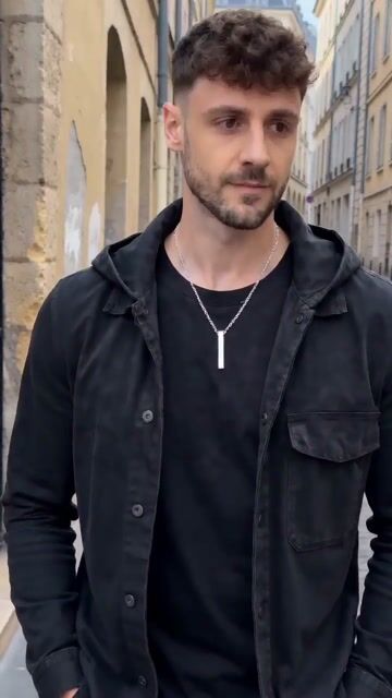 Pendentif barre homme personnalisé en acier noir – Gravure offerte